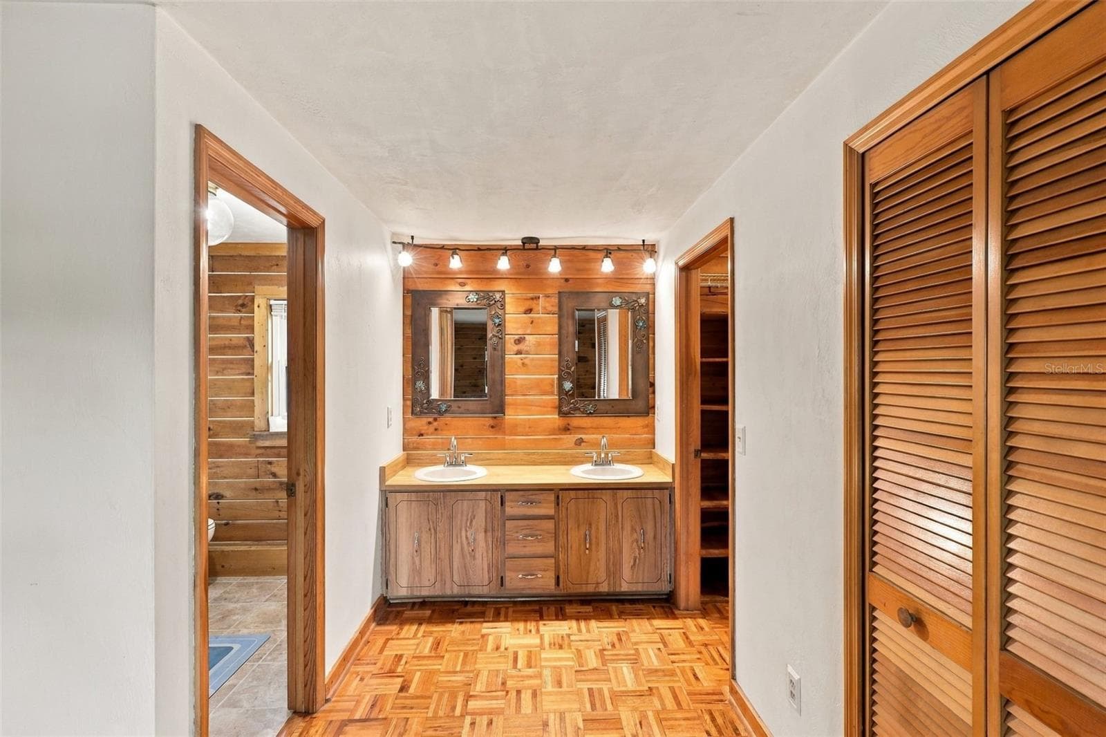 Single Family Residence at 340 KIWANIS CIR, CHULUOTA, photo 18 of 37