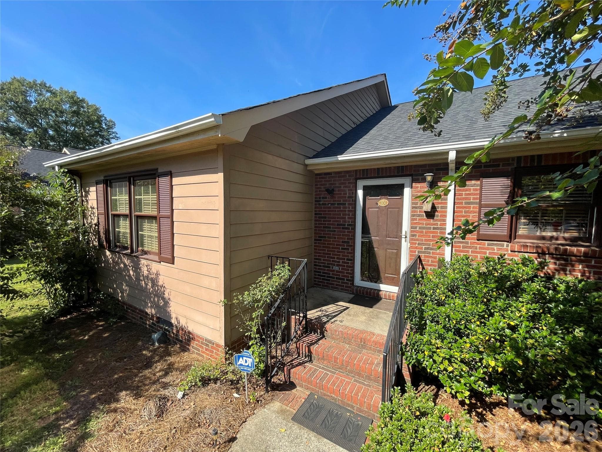 1300 Larchmont Place
