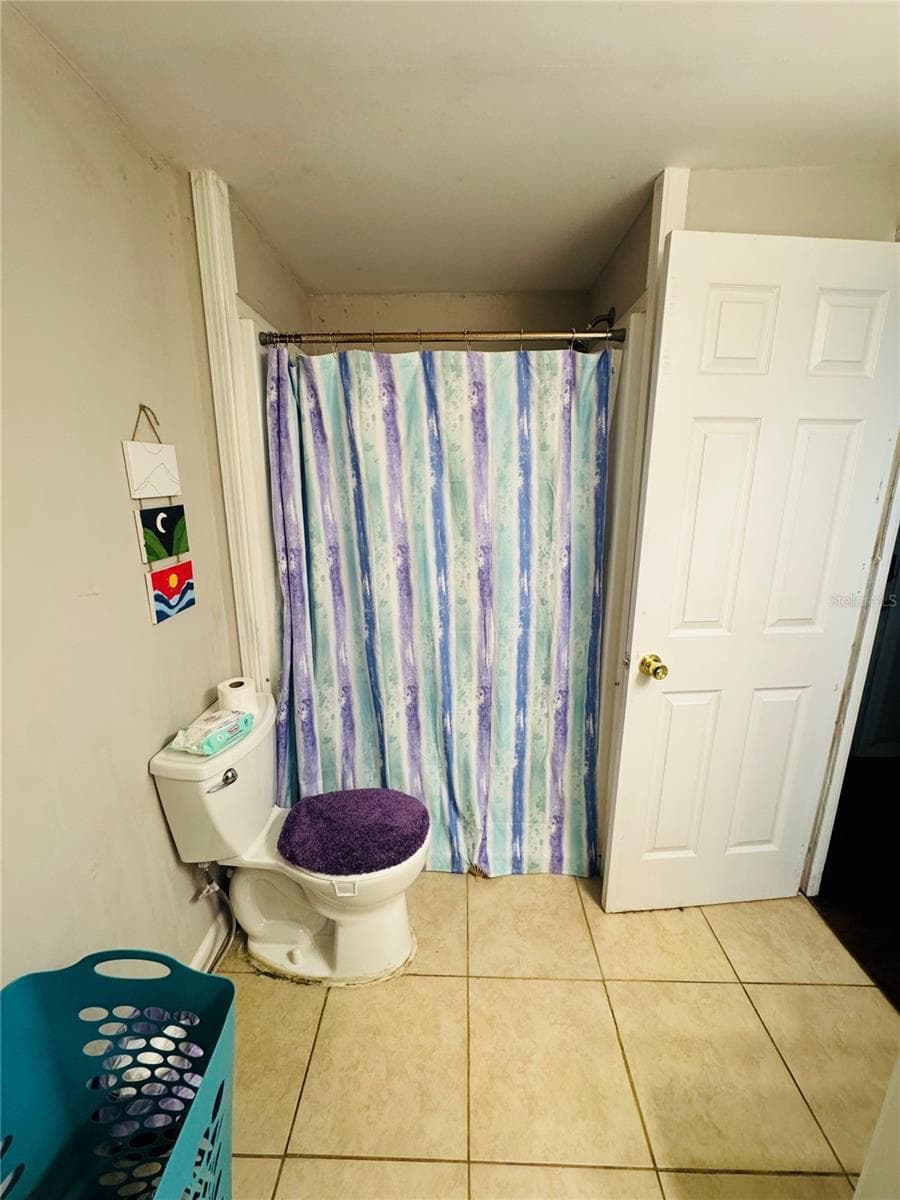 Bathroom 1 - 1013 LIANNE PL, SEFFNER