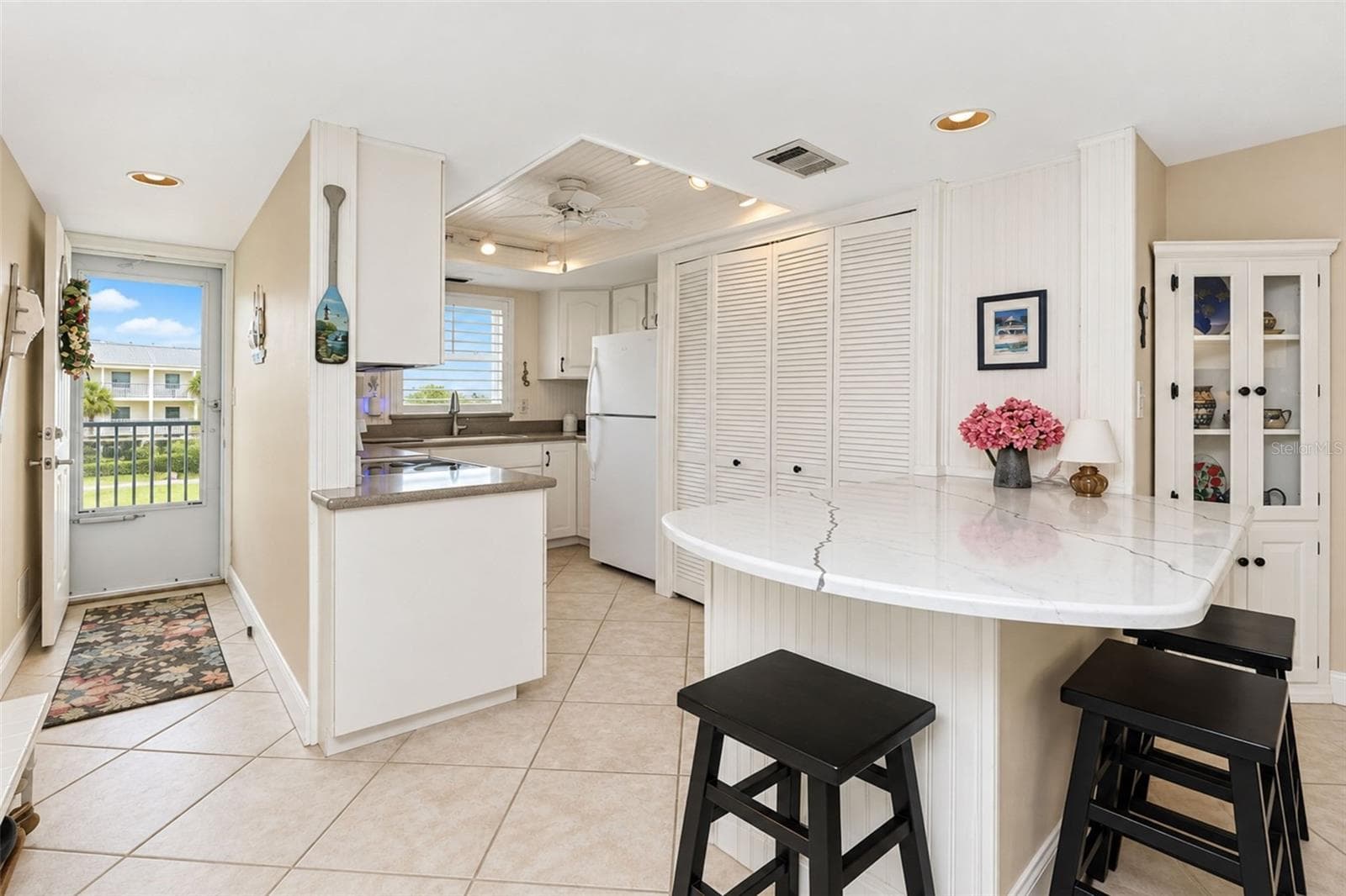Entry/Foyer with Kitchen and Breakfast Bar - 2700 N BEACH RD #A105, ENGLEWOOD