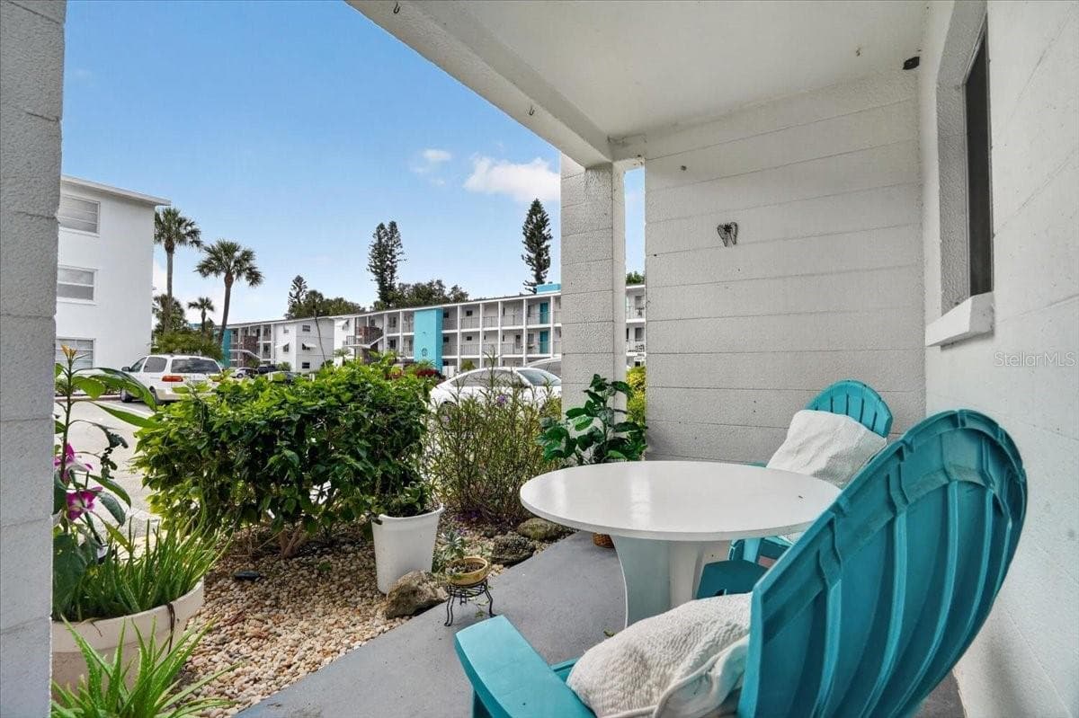 Condominium at 5883 GARDEN LN #H1, BRADENTON, photo 4 of 30