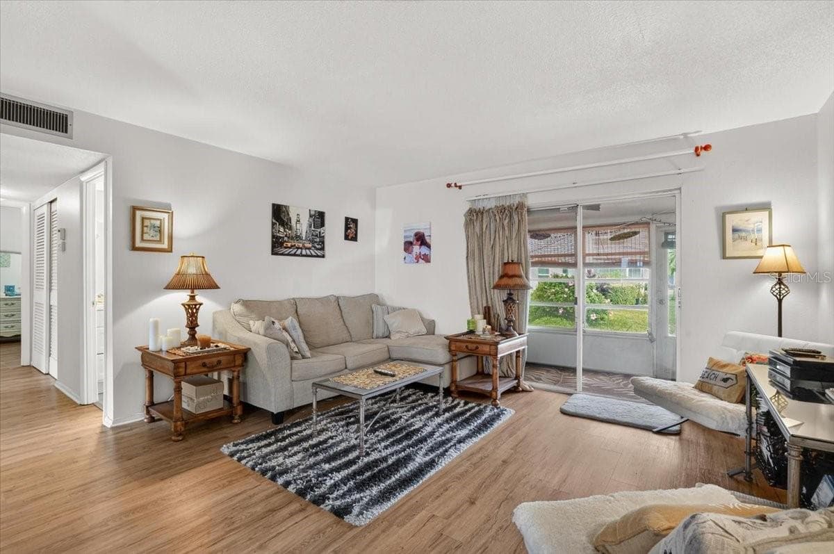 Condominium at 5883 GARDEN LN #H1, BRADENTON, photo 10 of 30