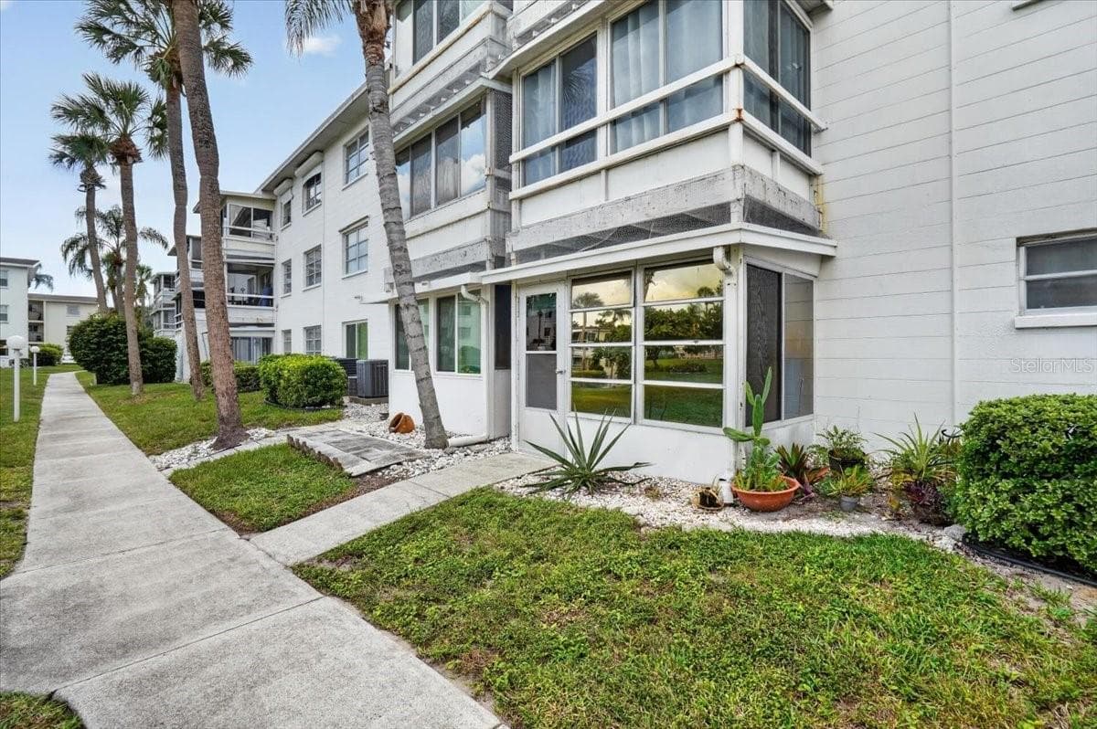 Condominium at 5883 GARDEN LN #H1, BRADENTON, photo 25 of 30