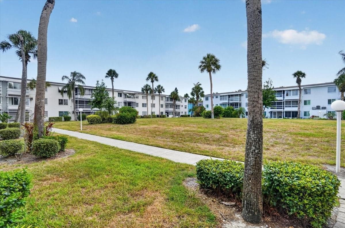 Condominium at 5883 GARDEN LN #H1, BRADENTON, photo 26 of 30
