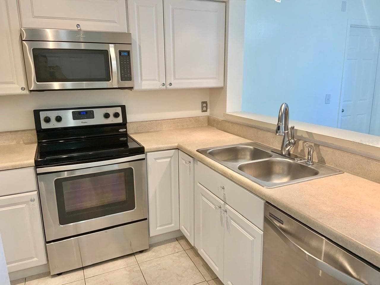 Condominium at 2966 S SEMORAN BLVD #1602, ORLANDO, photo 2 of 12