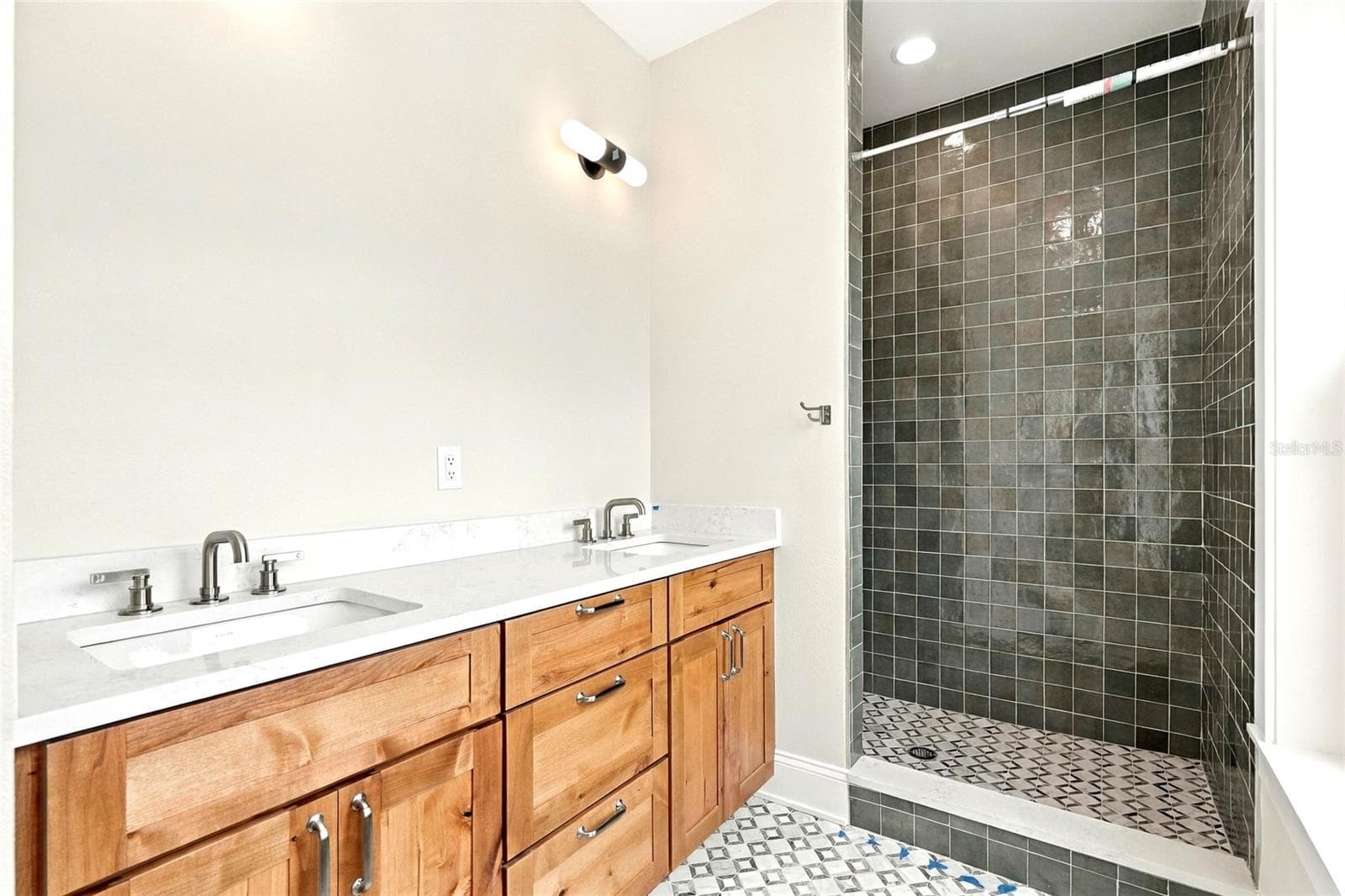 2nd Floor Primary Bedroom En Suite Bathroom - 2544 1ST AVE N, ST PETERSBURG