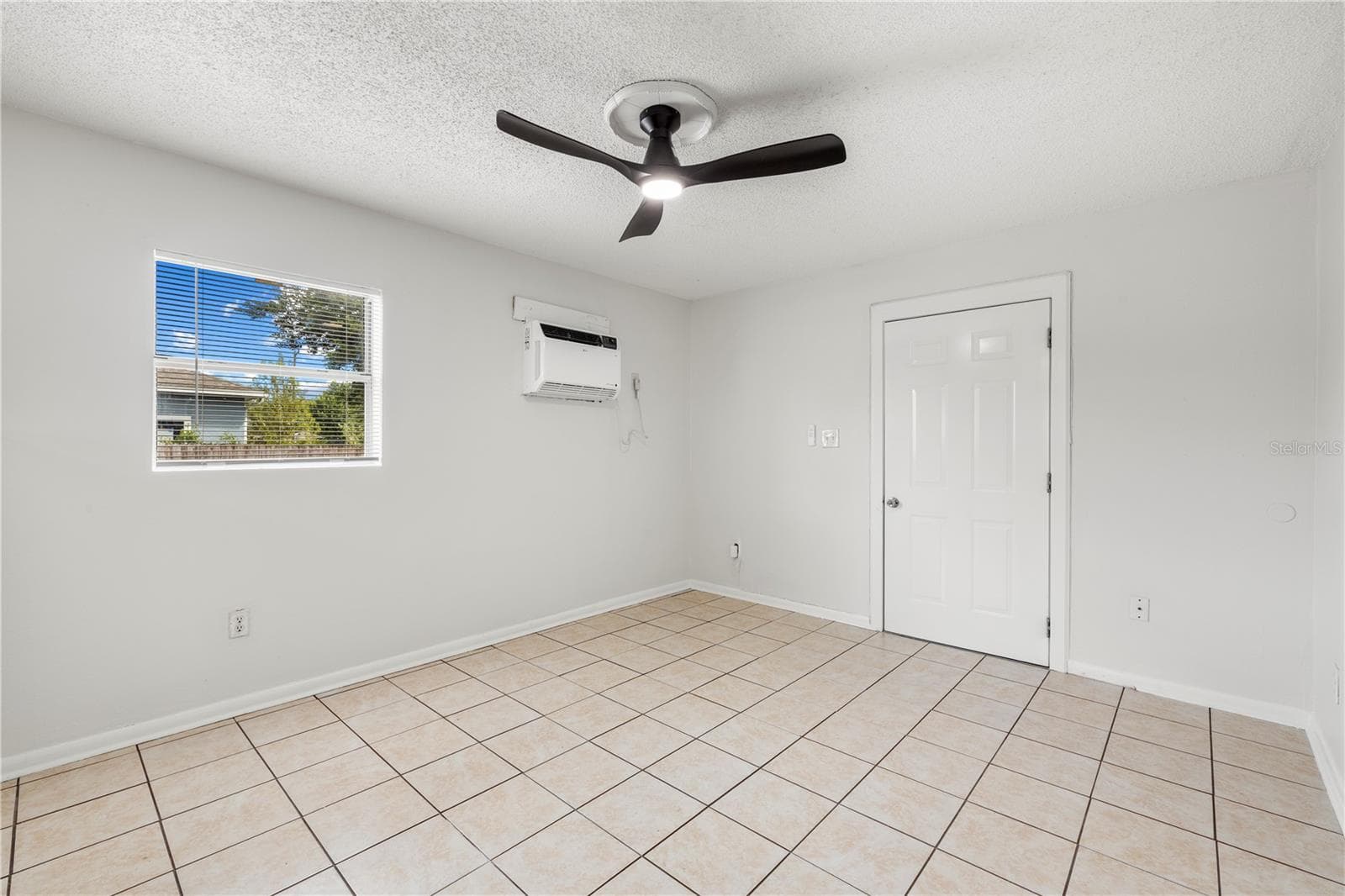 Unit B- Living Room - 3413 N 53RD ST, TAMPA