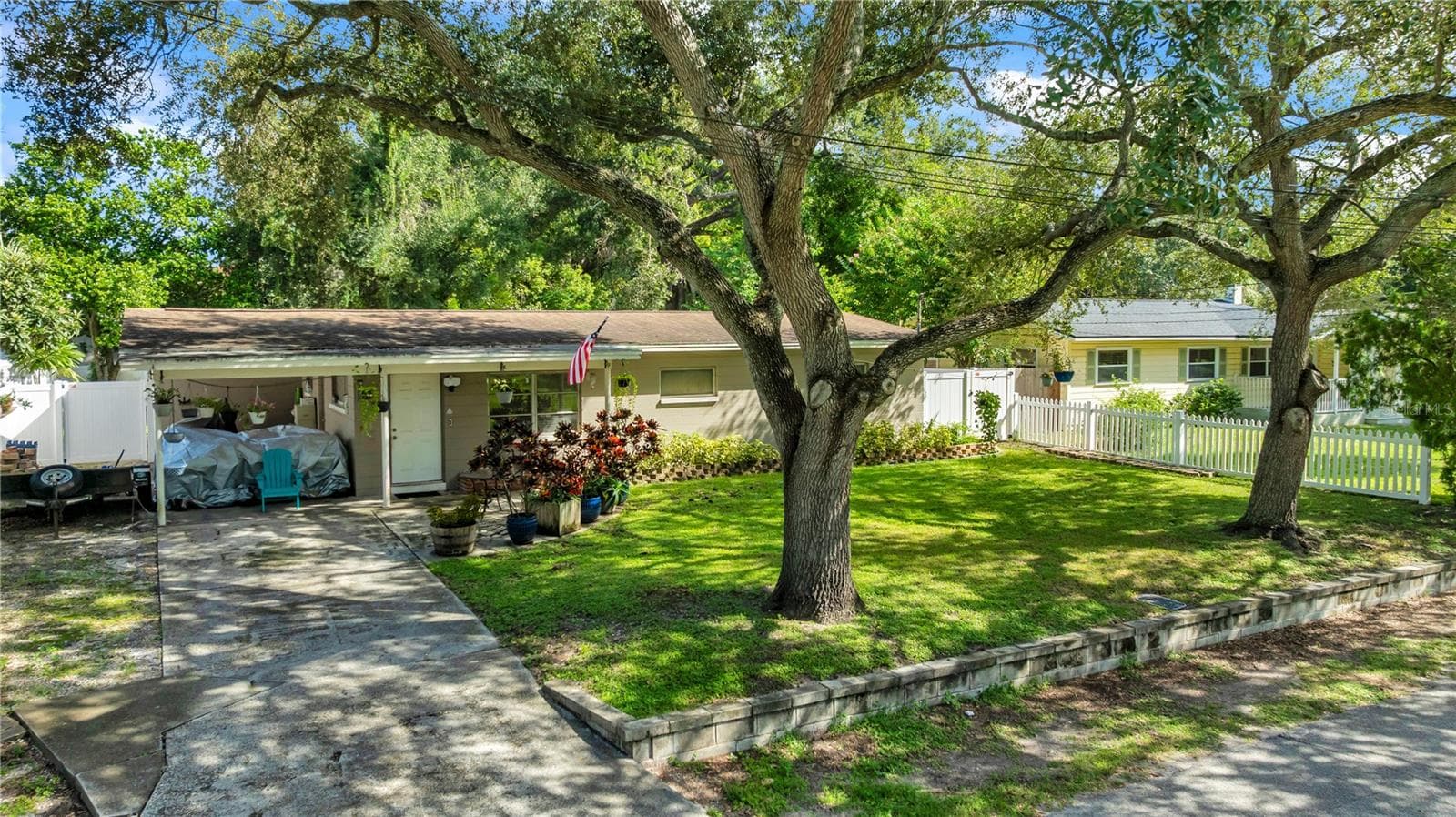 Single Family Residence at 1104 E LAMBRIGHT ST, TAMPA, photo 2 of 38