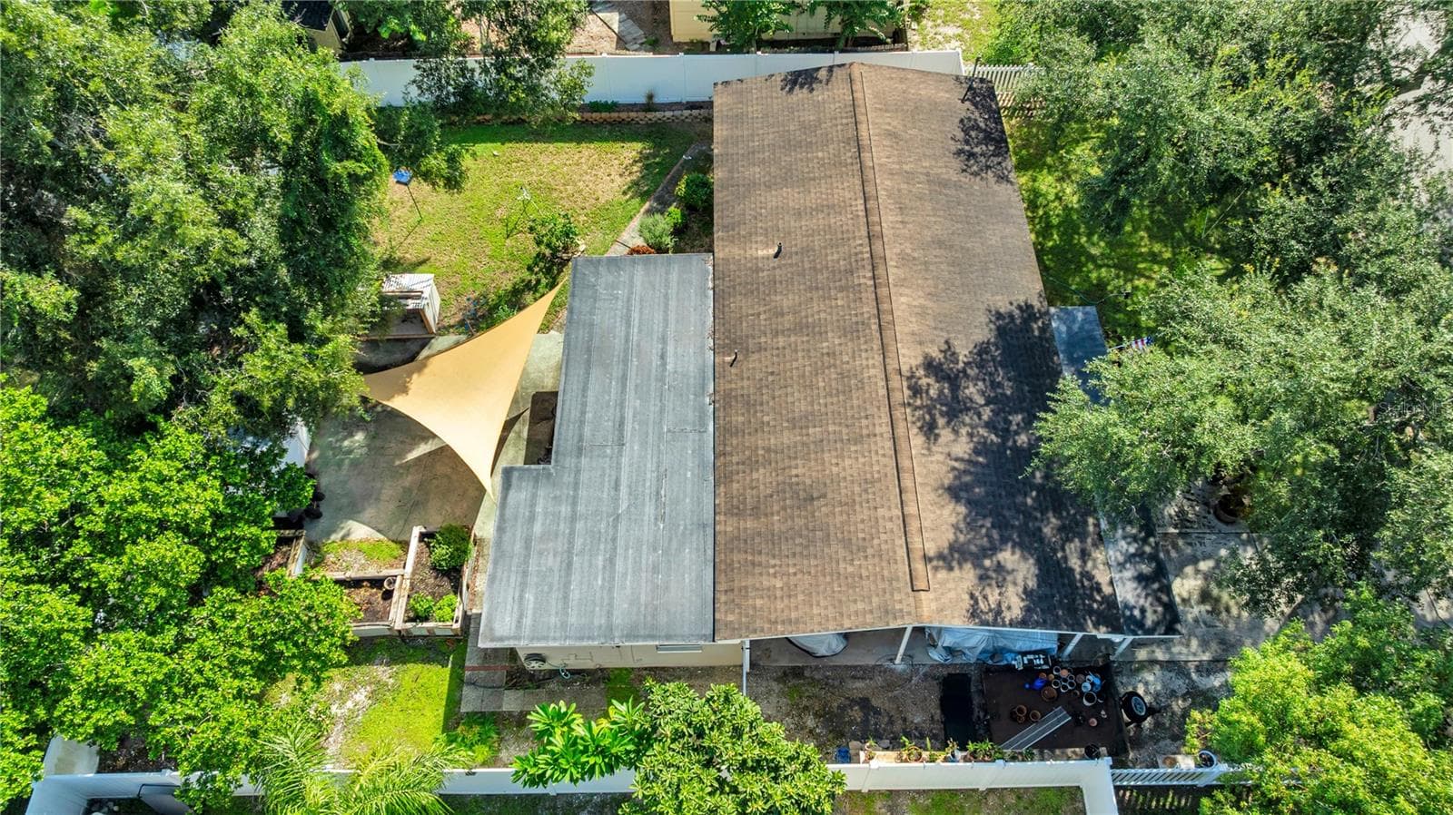 Single Family Residence at 1104 E LAMBRIGHT ST, TAMPA, photo 4 of 38