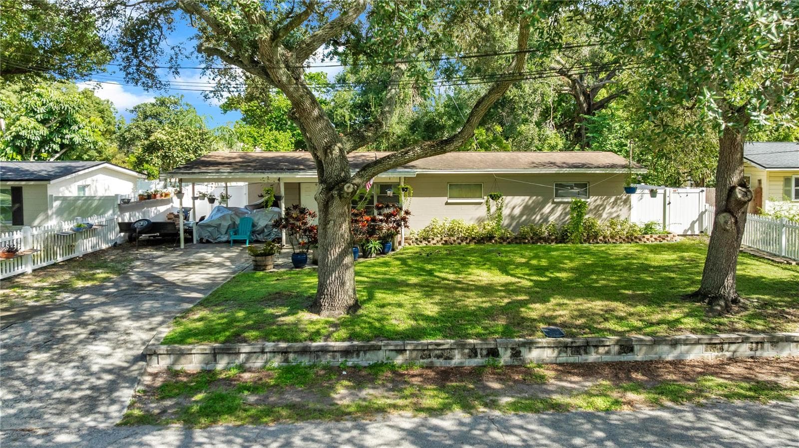 Single Family Residence at 1104 E LAMBRIGHT ST, TAMPA, photo 6 of 38