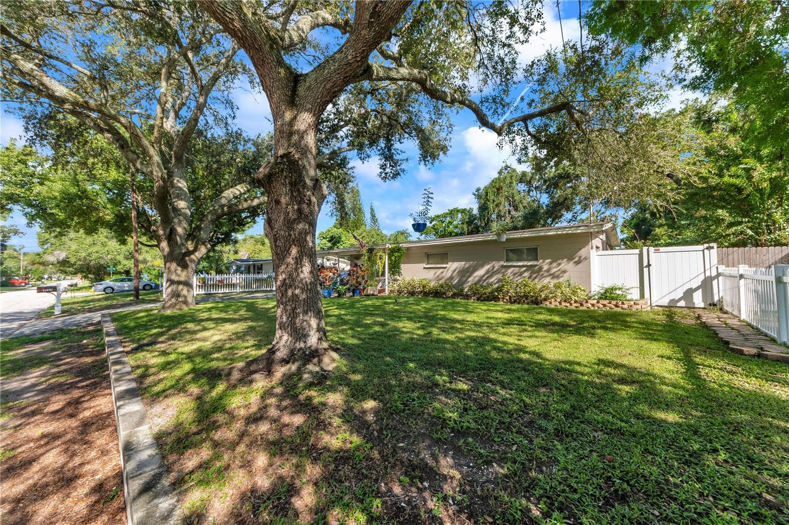 Single Family Residence at 1104 E LAMBRIGHT ST, TAMPA, photo 34 of 38
