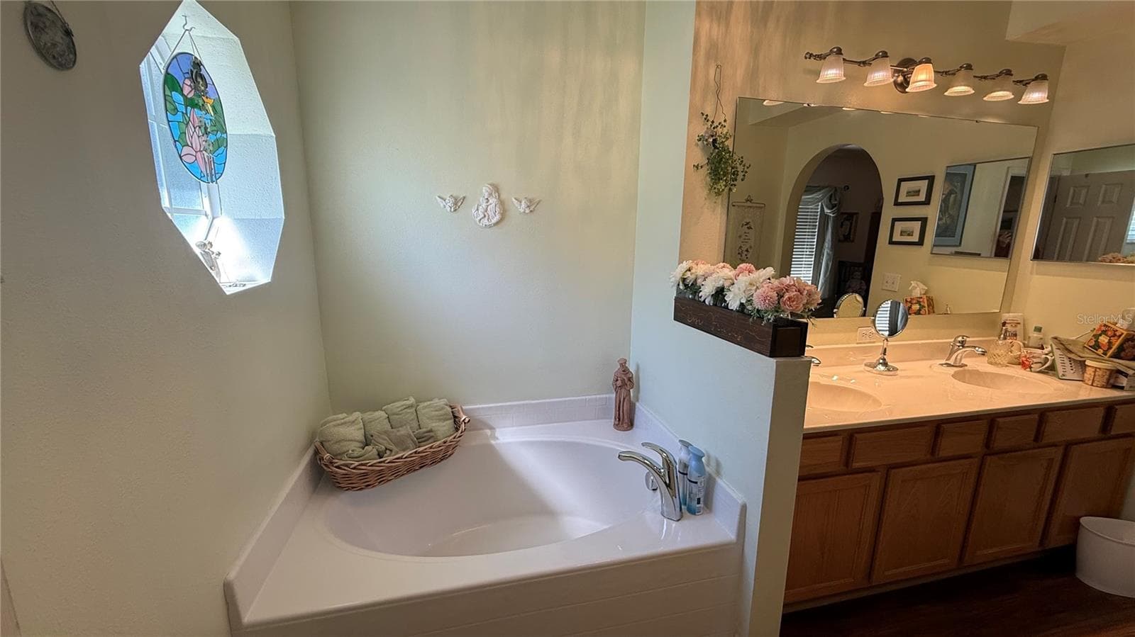 Primary Bathroom Tub - 2645 SW 20TH CIR, OCALA