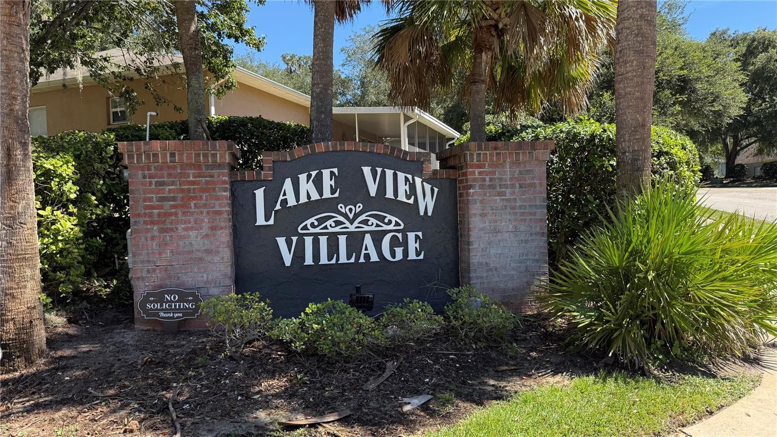 Coveted Lake View Village - 2645 SW 20TH CIR, OCALA