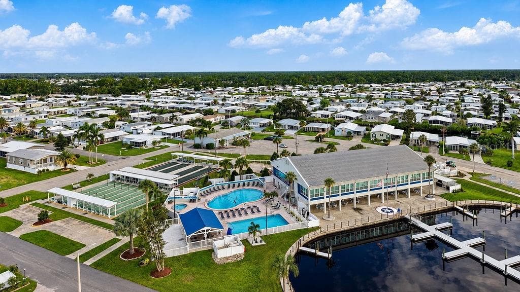 Manufactured Home at 560 FAIRMOUNT DR, NORTH PORT, photo 33 of 37