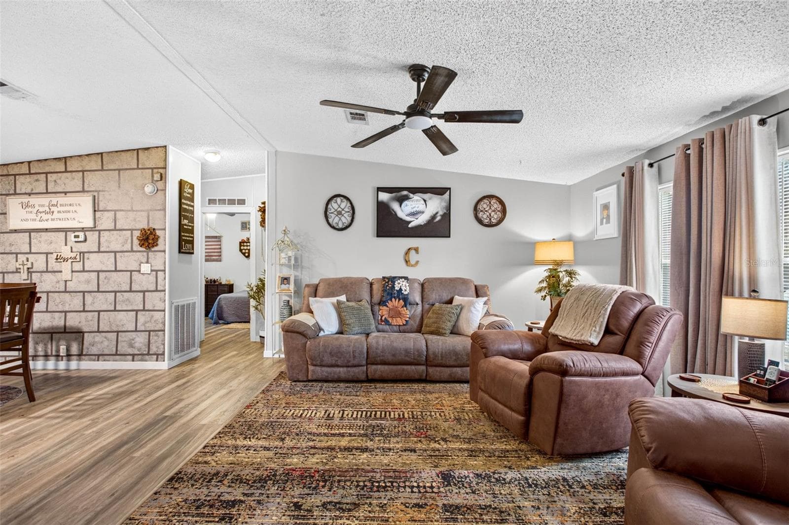 Manufactured Home at 39607 LOUISE DR, ZEPHYRHILLS, photo 5 of 71