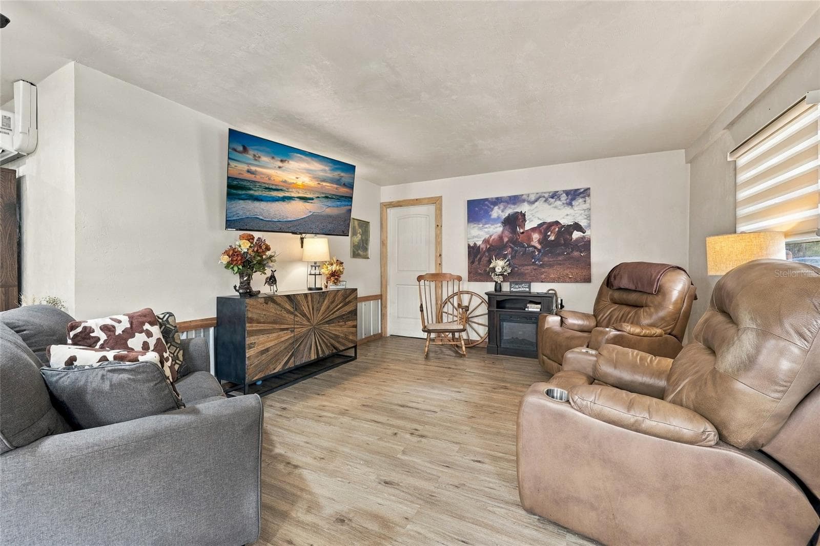 In-Law Apartment Living Room - 18731 SE 30TH ST, MORRISTON