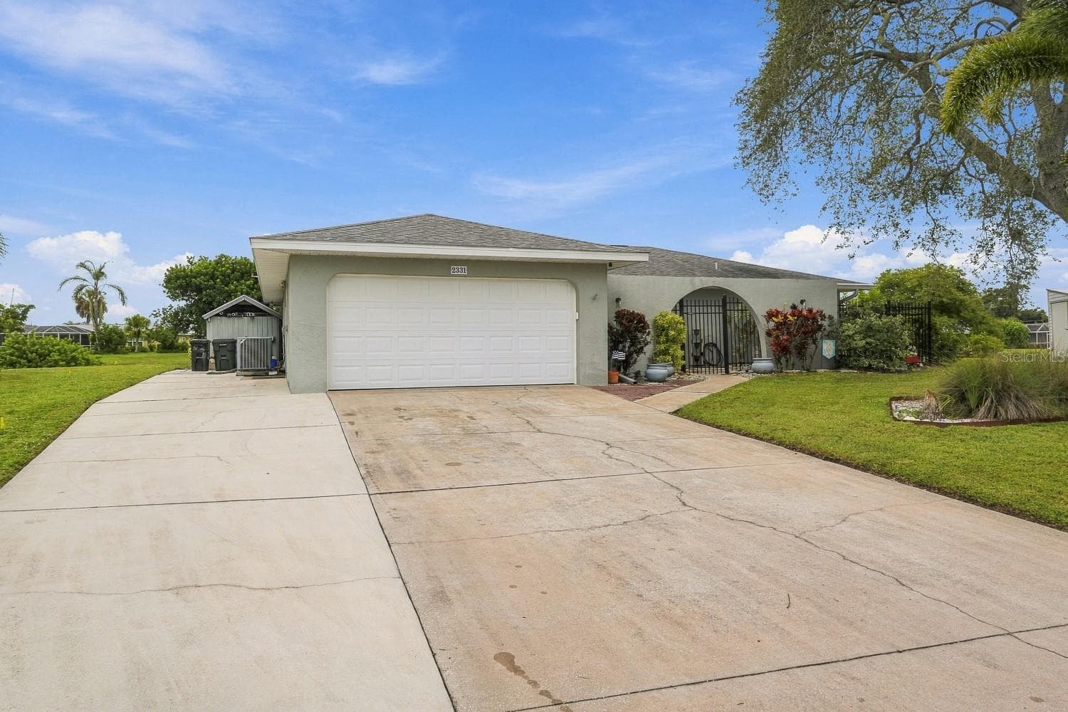 Single Family Residence at 2331 SANDLEWOOD DR, VENICE, photo 6 of 68