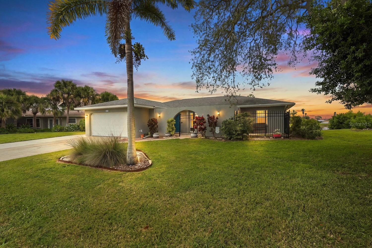 Single Family Residence at 2331 SANDLEWOOD DR, VENICE, photo 11 of 68