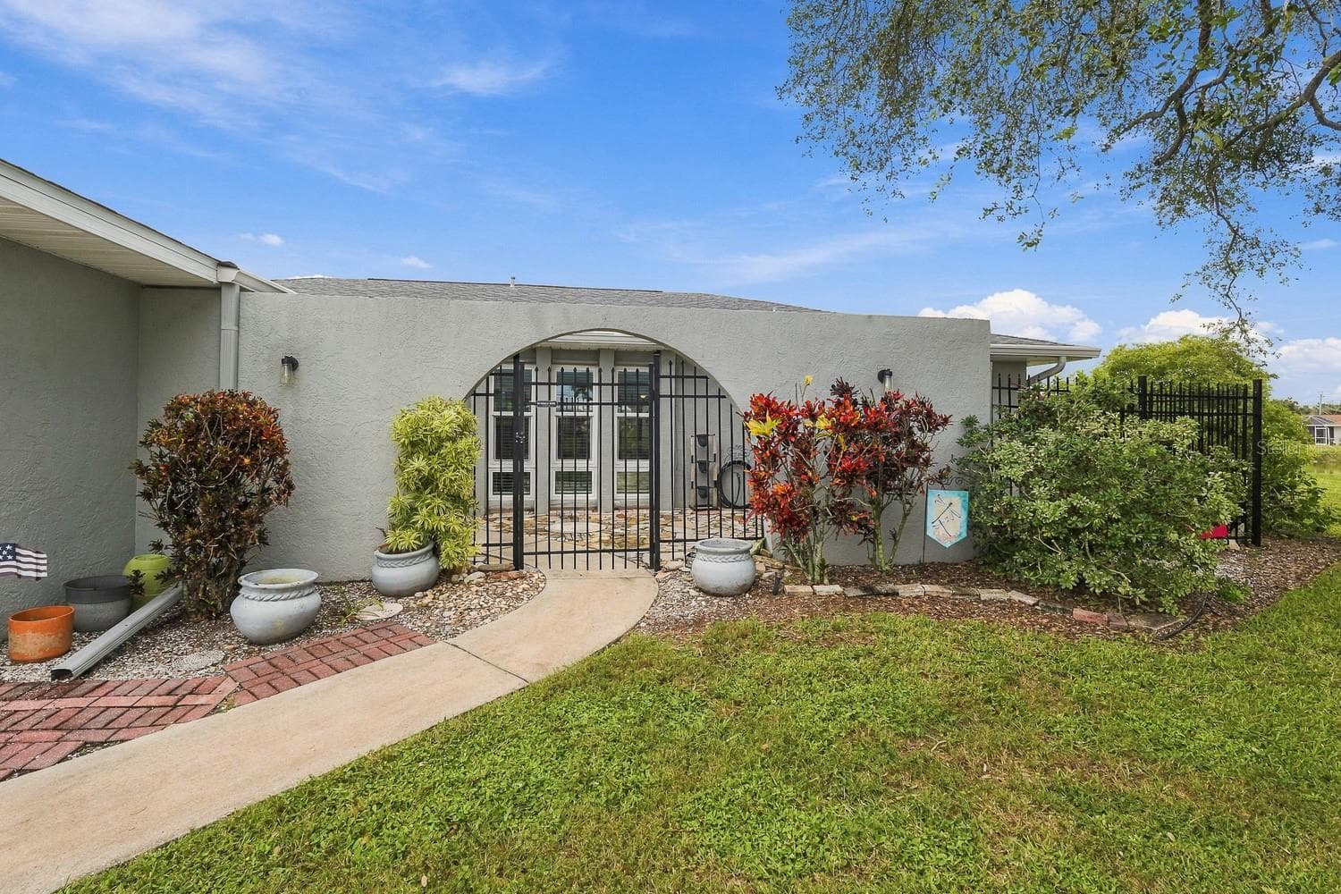 Single Family Residence at 2331 SANDLEWOOD DR, VENICE, photo 15 of 68