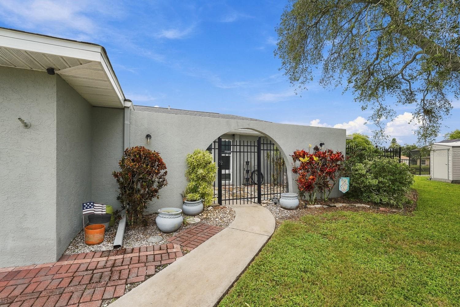 Single Family Residence at 2331 SANDLEWOOD DR, VENICE, photo 18 of 68