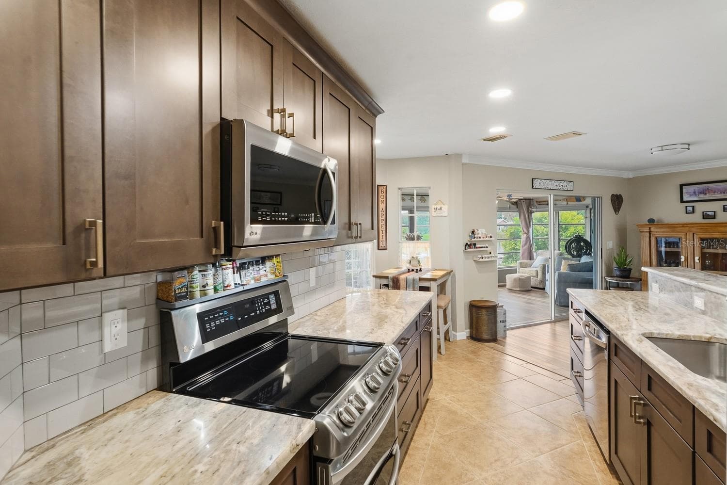 Single Family Residence at 2331 SANDLEWOOD DR, VENICE, photo 32 of 68