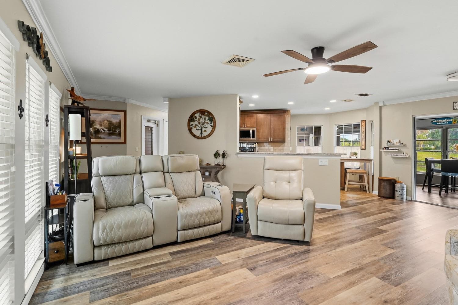 Single Family Residence at 2331 SANDLEWOOD DR, VENICE, photo 42 of 68