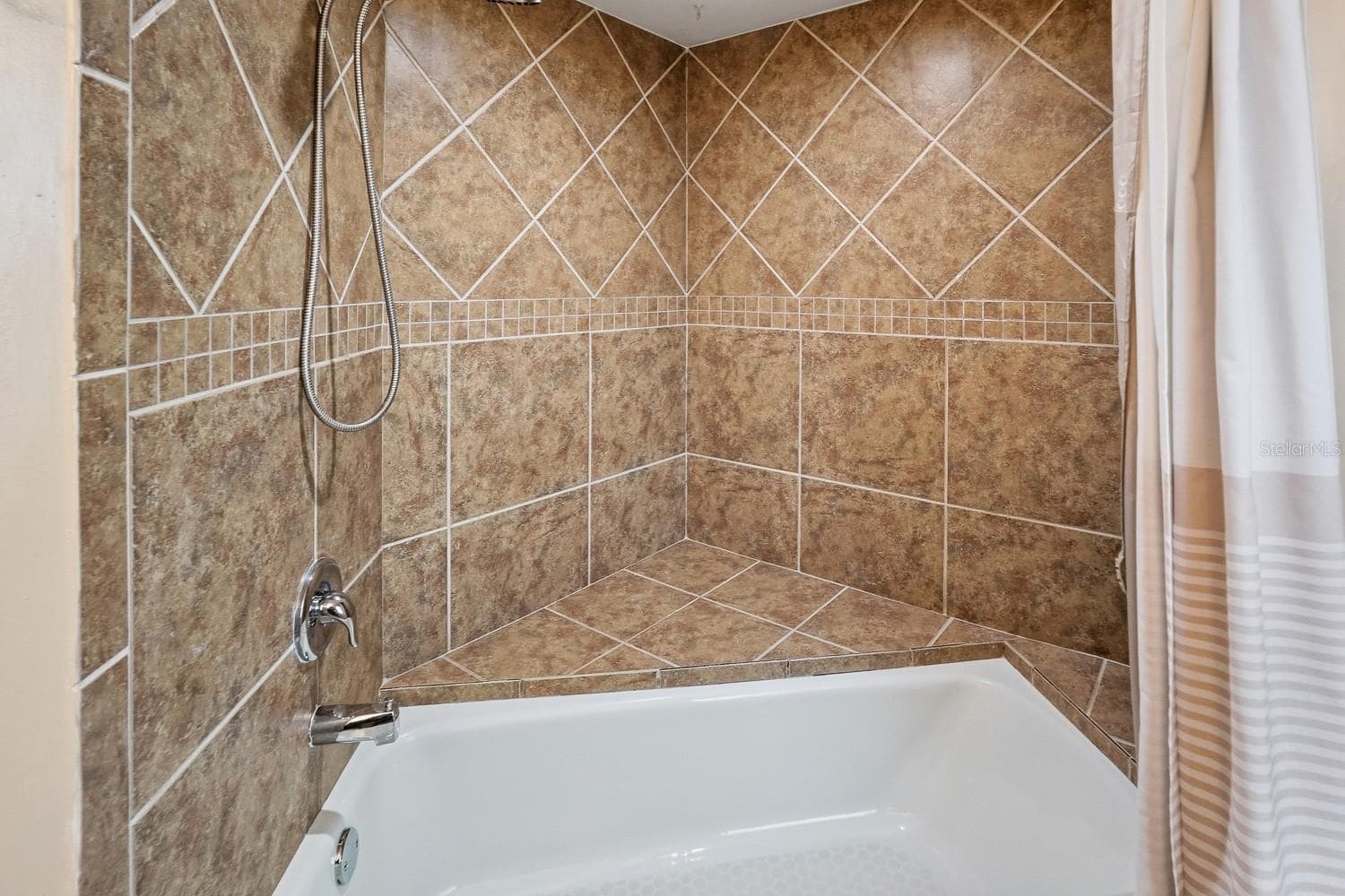 Single Family Residence at 2331 SANDLEWOOD DR, VENICE, photo 66 of 68
