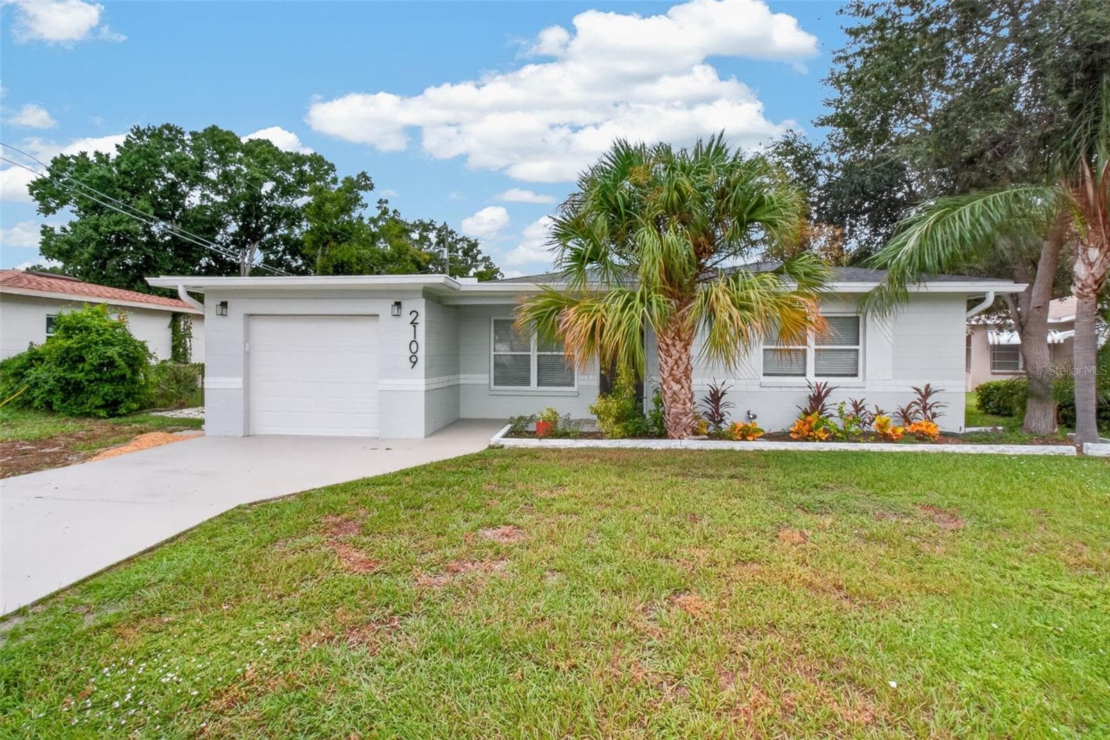NICELY LANDSCAPED FRONT YARD - 2109 58TH ST S, GULFPORT