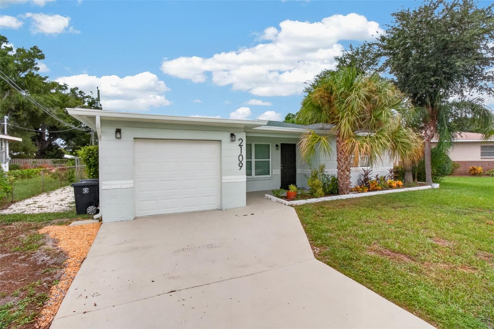 SINGLE CAR GARAGE W/ADDITIONAL PARKING BESIDE DRIVE WAY - 2109 58TH ST S, GULFPORT