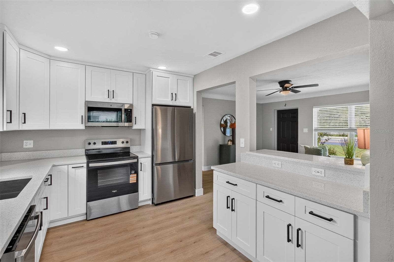 KITCHEN WITH BAR PERFECT FOR 2 - 2109 58TH ST S, GULFPORT