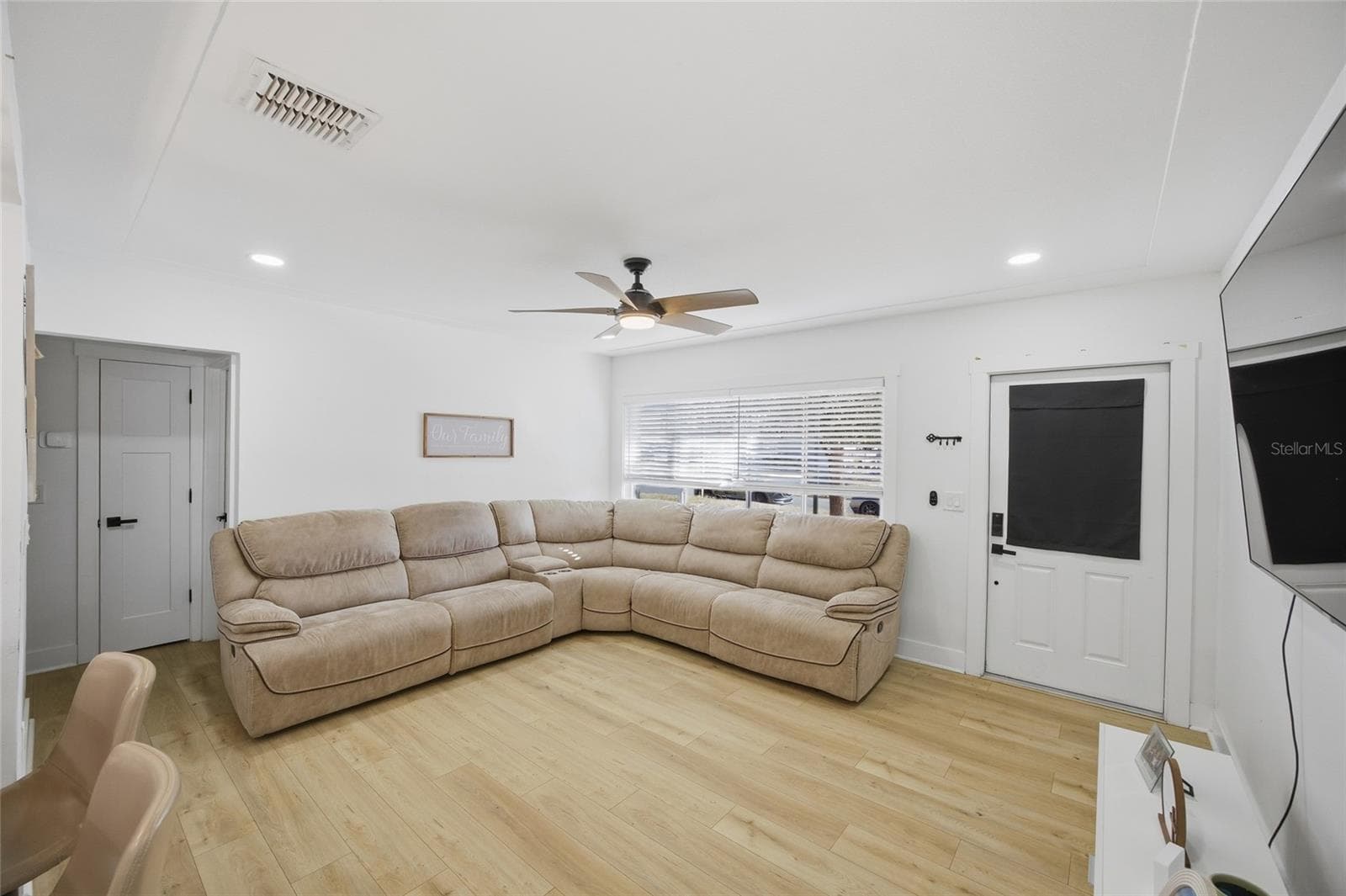 Single Family Residence at 4681 55TH AVE N, ST PETERSBURG, photo 7 of 38