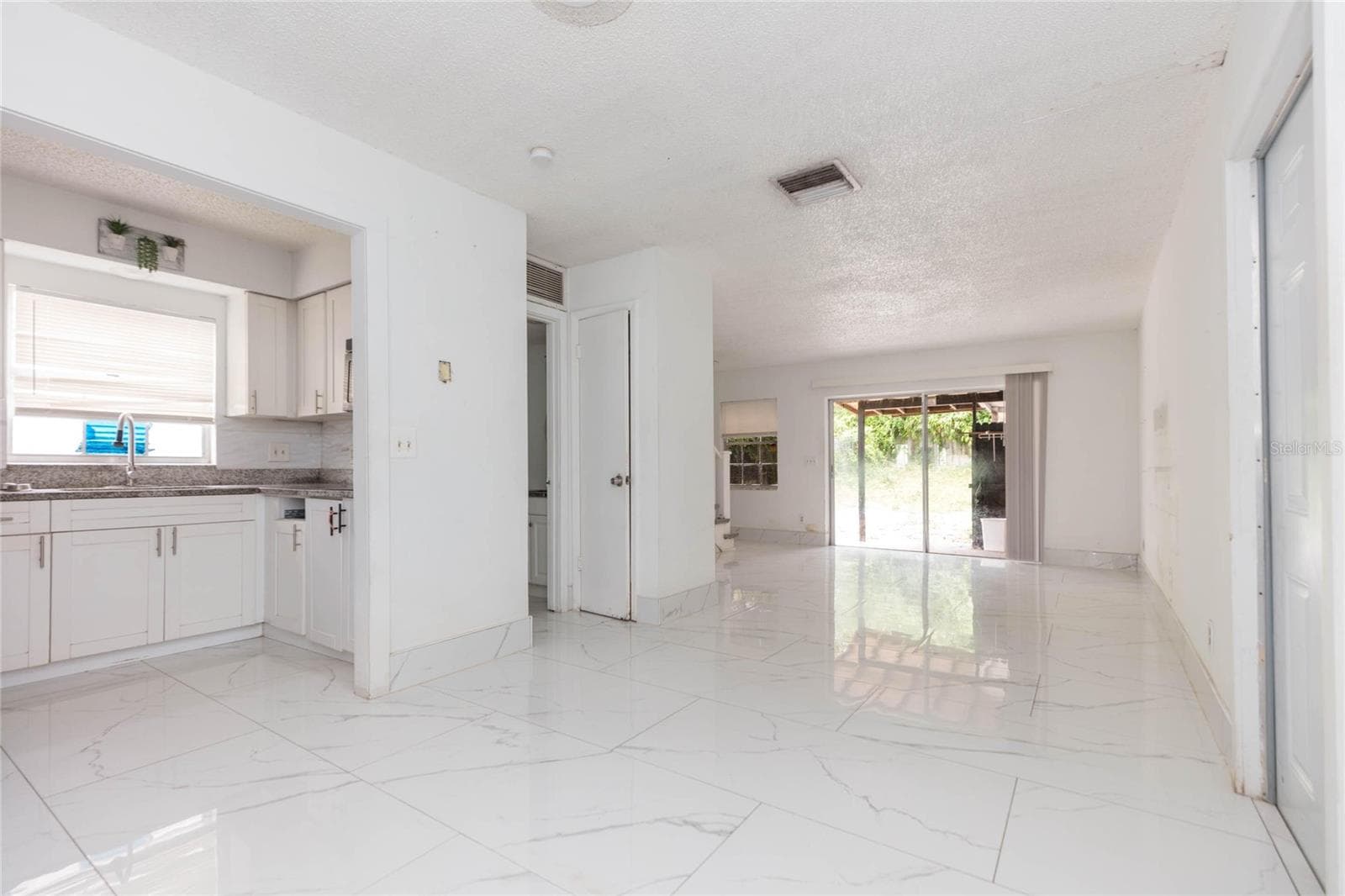 Duplex at 1718 E MULBERRY DR, TAMPA, photo 4 of 53