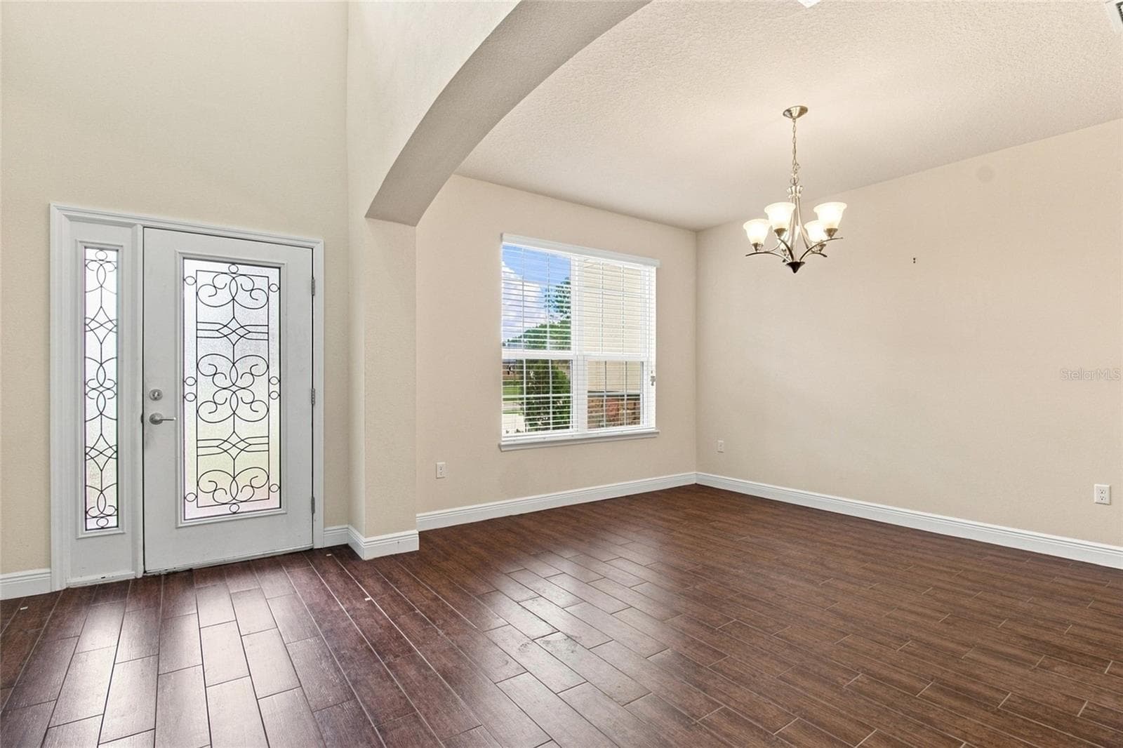 Single Family Residence at 1215 HILLANDALE RESERVE DR, TAMPA, photo 8 of 49