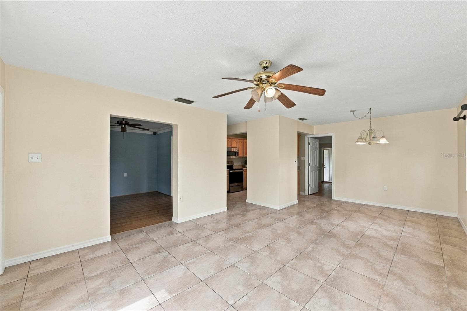 Single Family Residence at 407 7TH ST SW, RUSKIN, photo 8 of 45