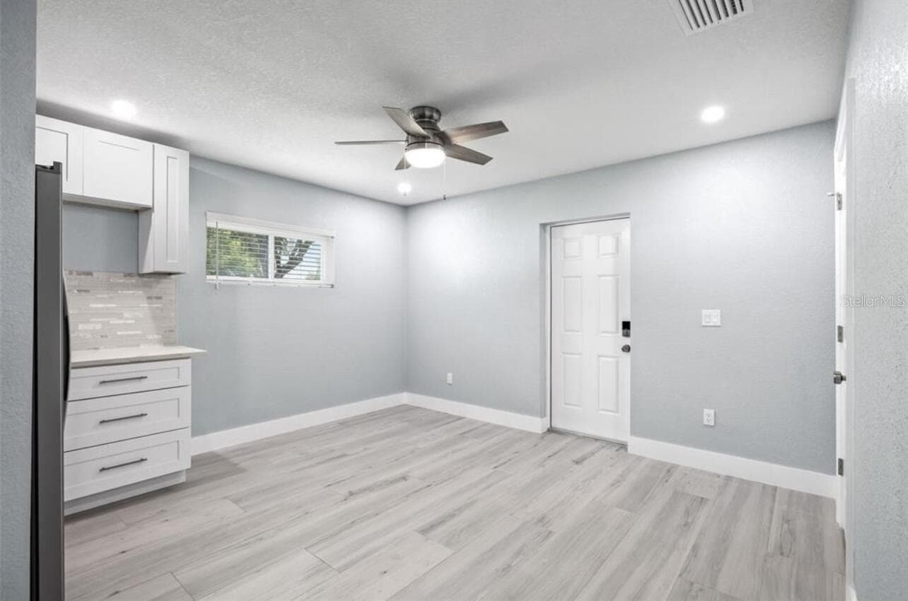 Single Family Residence at 817 W BOUGAINVILLEA AVE, TAMPA, photo 2 of 27