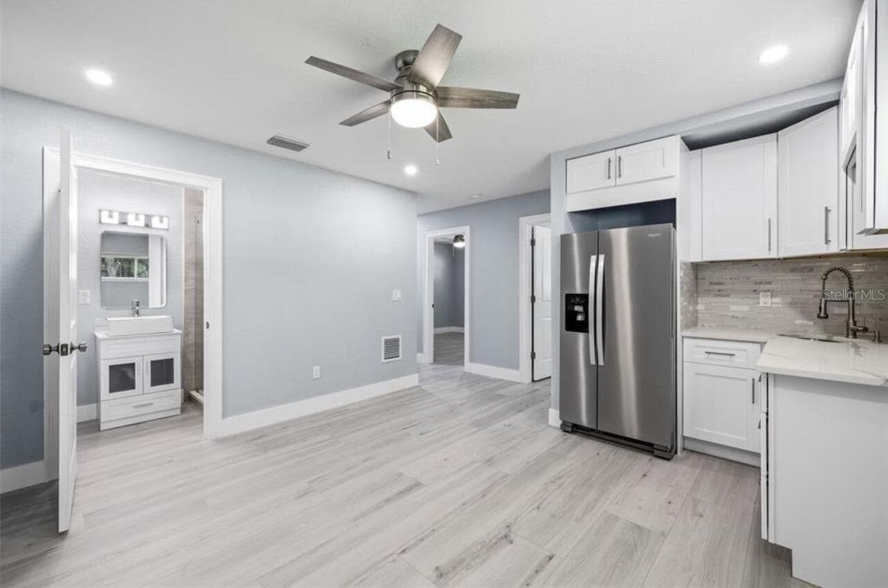 Single Family Residence at 817 W BOUGAINVILLEA AVE, TAMPA, photo 5 of 27