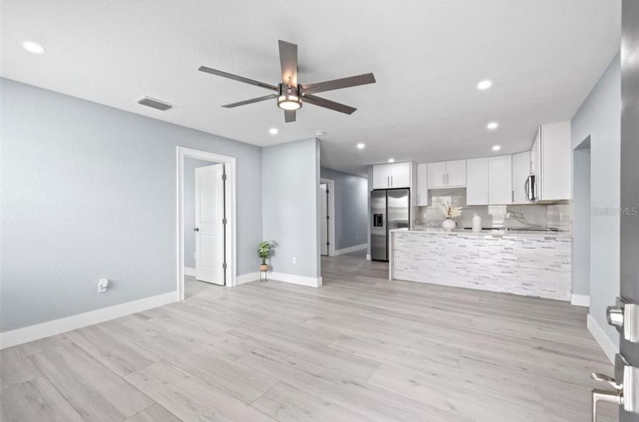 Single Family Residence at 817 W BOUGAINVILLEA AVE, TAMPA, photo 12 of 27