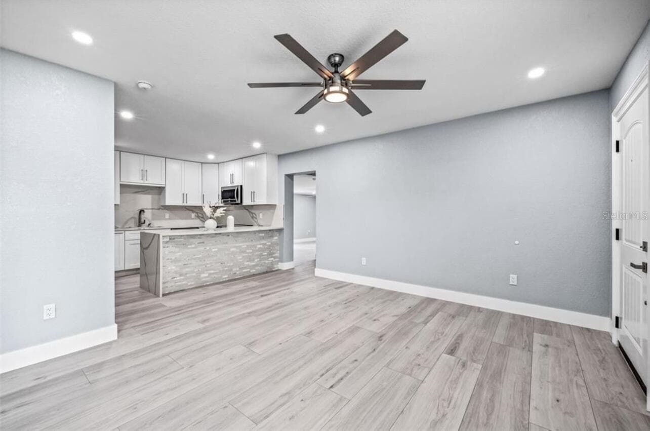 Single Family Residence at 817 W BOUGAINVILLEA AVE, TAMPA, photo 14 of 27