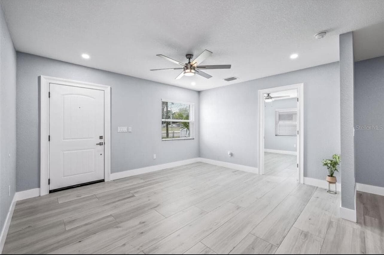 Single Family Residence at 817 W BOUGAINVILLEA AVE, TAMPA, photo 15 of 27