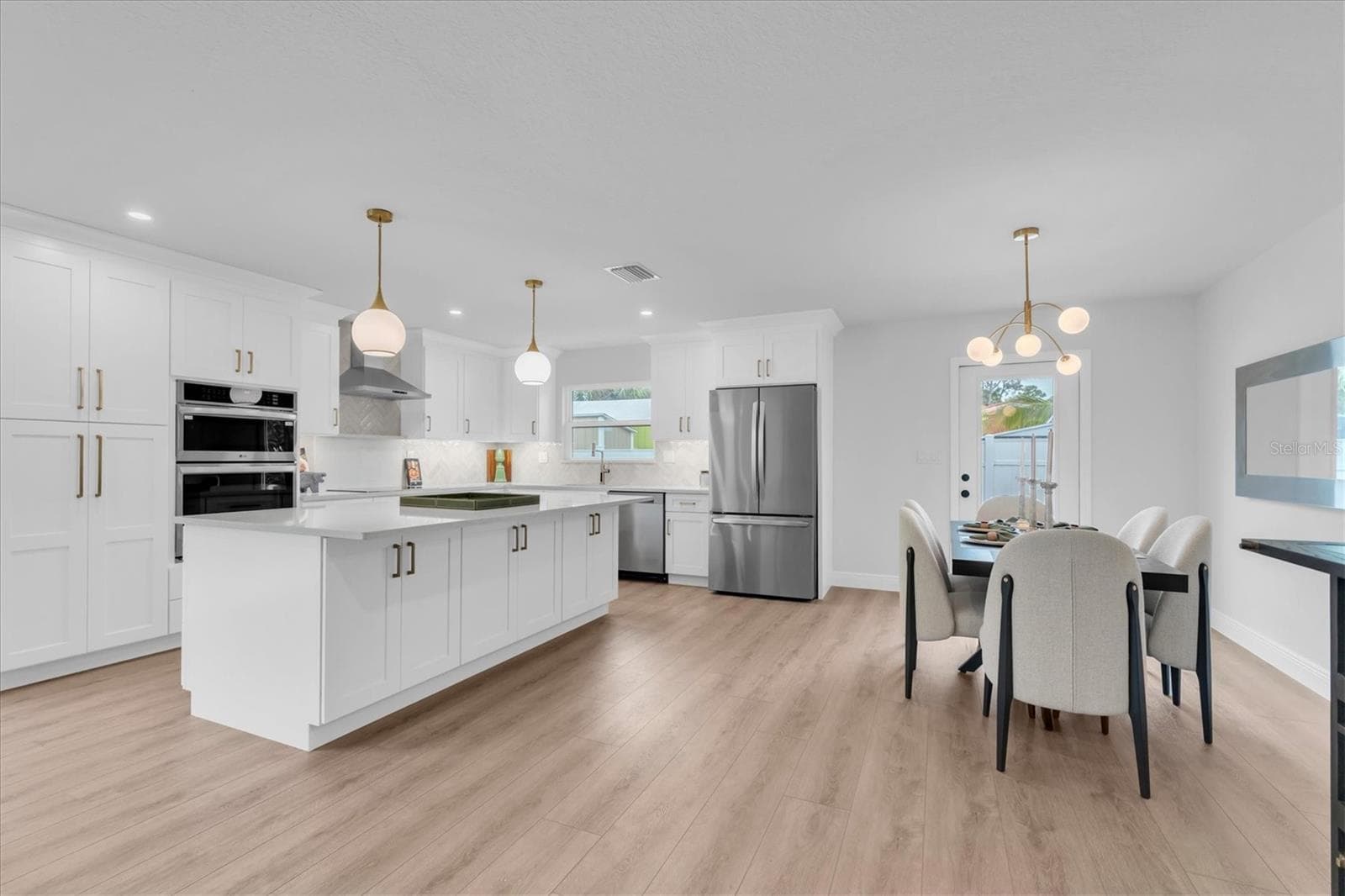 Single Family Residence at 2010 PINELLAS POINT DR S, ST PETERSBURG, photo 12 of 37
