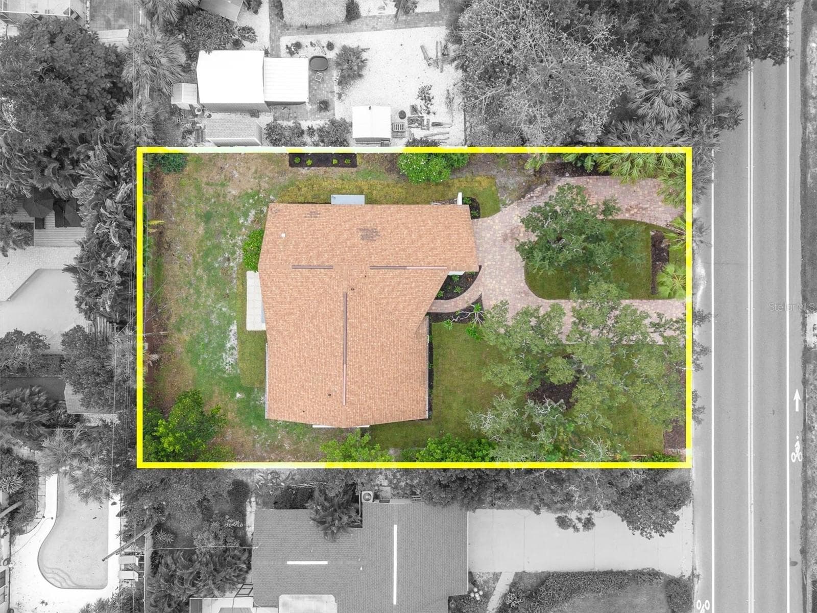 Single Family Residence at 2010 PINELLAS POINT DR S, ST PETERSBURG, photo 34 of 37