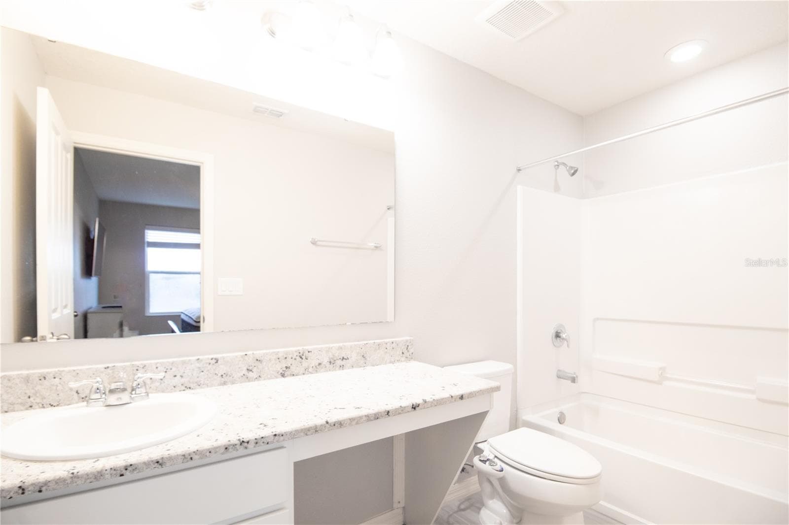 Townhouse at 5159 ADELAIDE DR, KISSIMMEE, photo 15 of 35