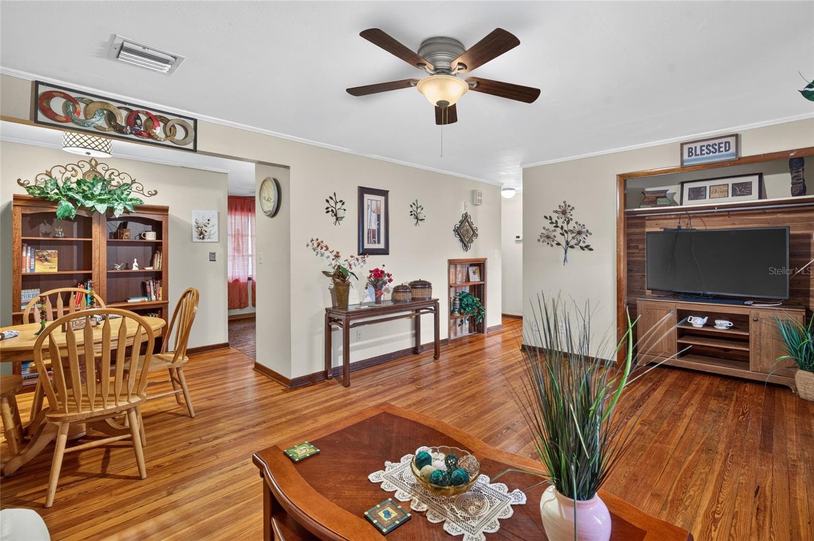 Single Family Residence at 210 NEBRASKA AVE, LEESBURG, photo 6 of 23