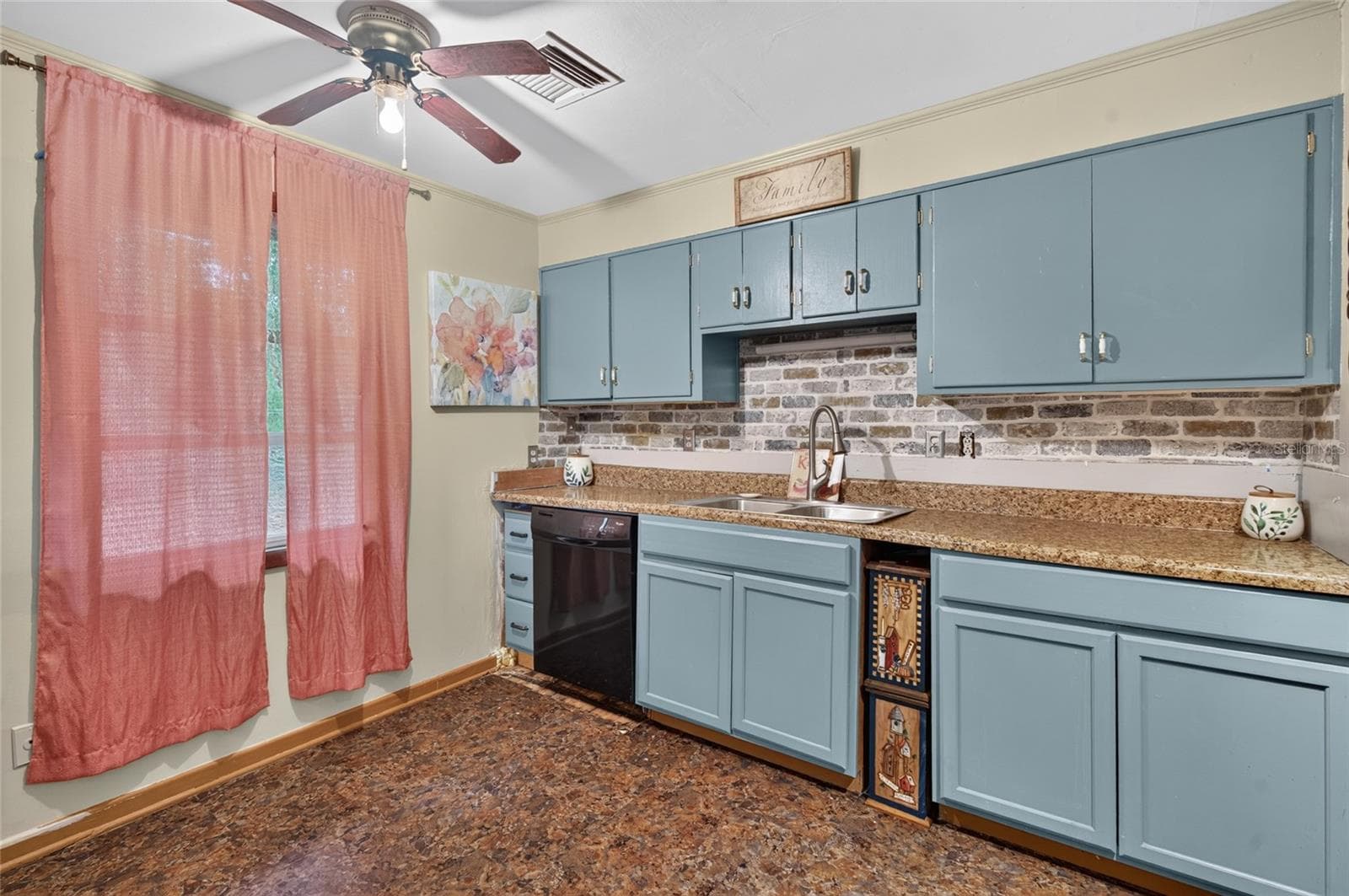 Single Family Residence at 210 NEBRASKA AVE, LEESBURG, photo 9 of 23