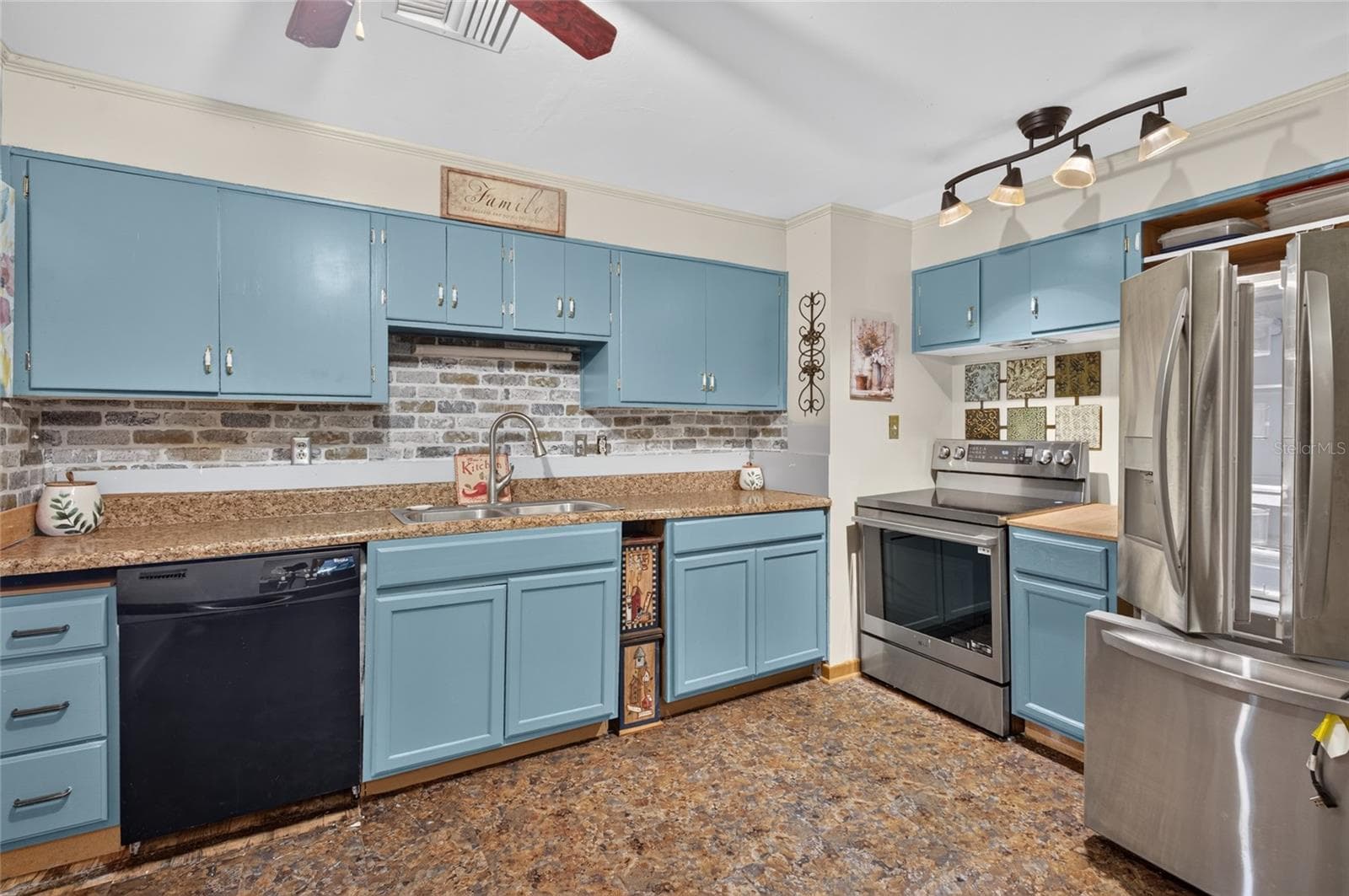 Single Family Residence at 210 NEBRASKA AVE, LEESBURG, photo 10 of 23