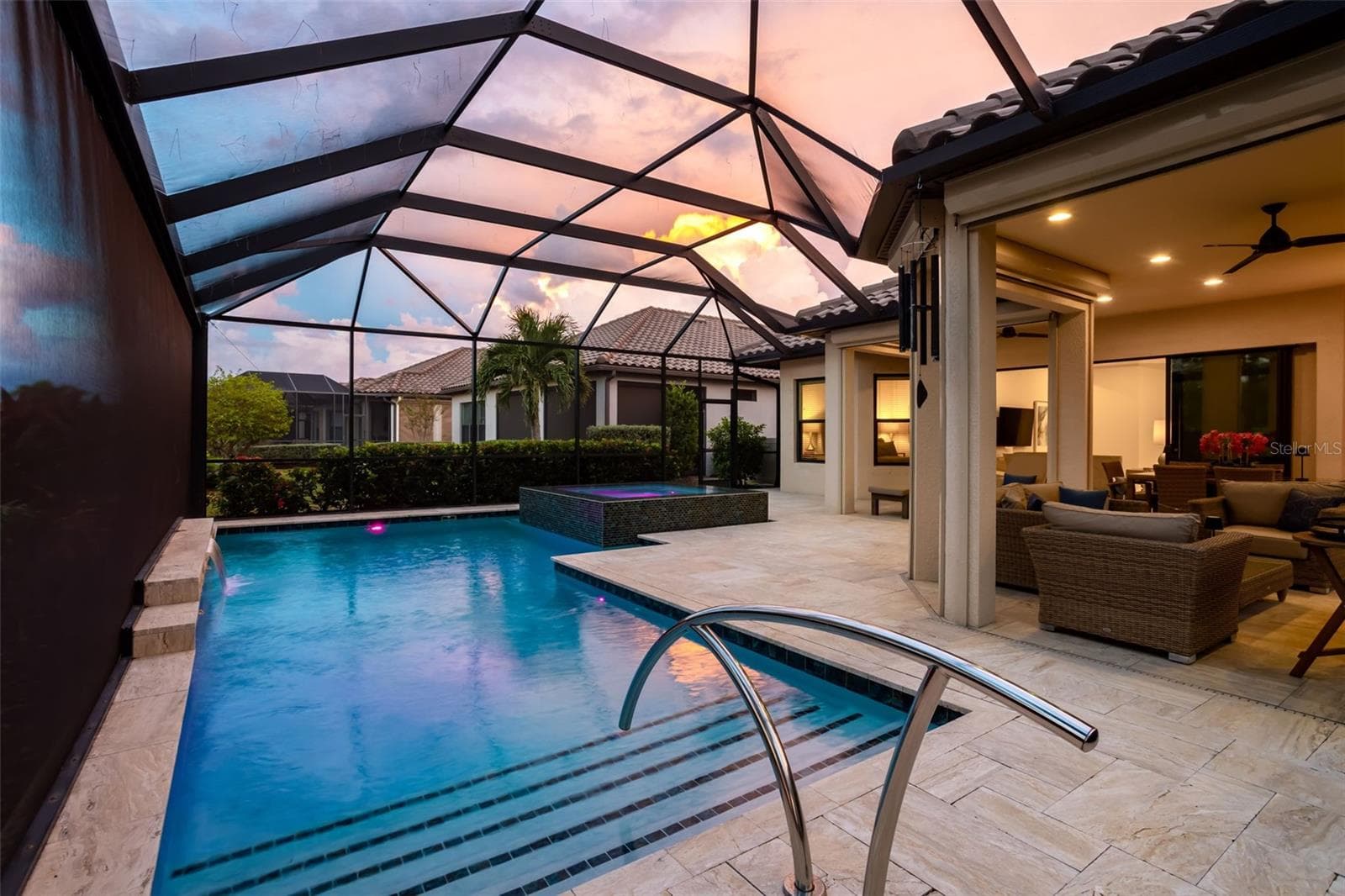 Pool offers gradual entry with steps - 12807 SORRENTO WAY, BRADENTON