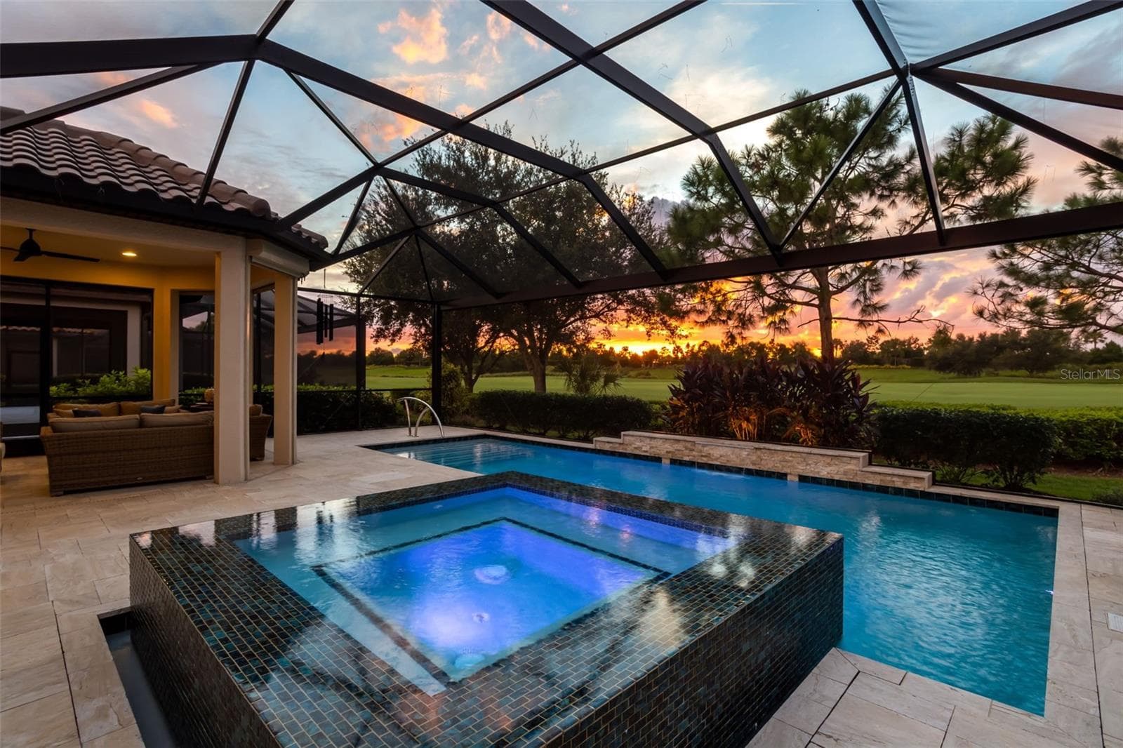 The champagne inifinity edged spa - 12807 SORRENTO WAY, BRADENTON