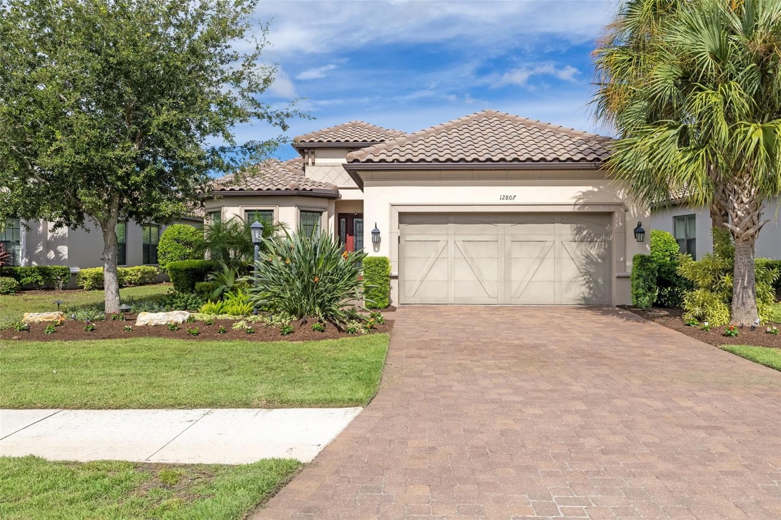 Professionally landscaped front yard - 12807 SORRENTO WAY, BRADENTON