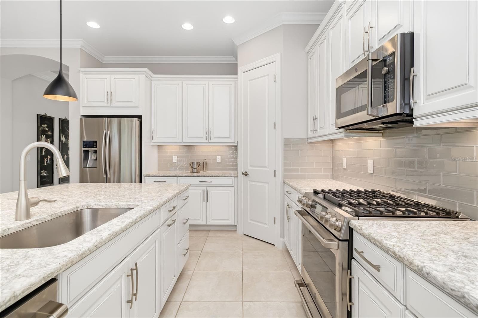 A gas range, beautiful quartz countertops and glass subway tiles are great features - 12807 SORRENTO WAY, BRADENTON