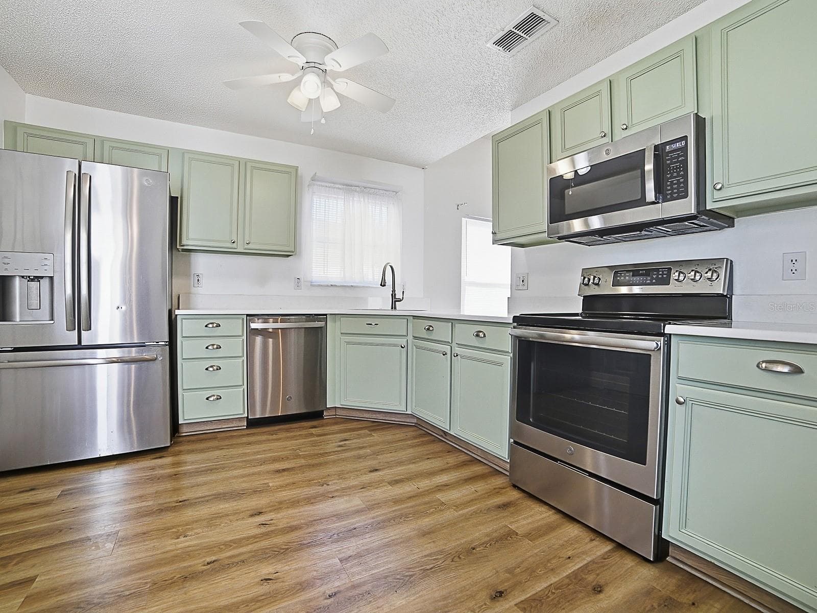 Single Family Residence at 4952 HERON RUN CIR, LEESBURG, photo 6 of 58